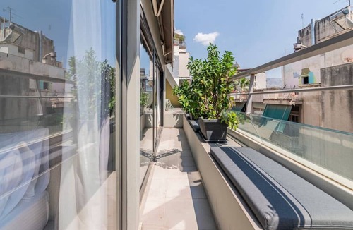 Makrigianni Apartment | Modern Oasis Build on Acropolis Ruins Free Parking