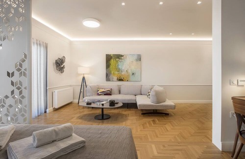 Ilisia Apartment | Vas. Sofias 96 · Chic central Athens apartment at