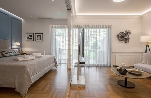 Ilisia Apartment | Vas. Sofias 96 · Chic central Athens apartment at