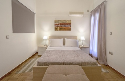 Agia Paraskevi Apartment | Valashouse