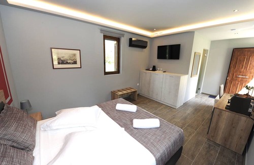 Mystras RV Rental | Castle View Bungalows