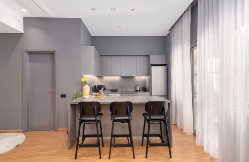 Athens City Centre Apartment | Entire 2nd-Floor Home · 3 Bedrooms · Sleeps 7 · Central Athens, Private Terrace