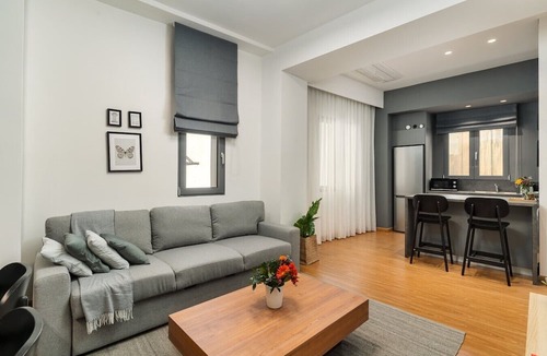 Athens City Centre Apartment | Entire 2nd-Floor Home · 3 Bedrooms · Sleeps 7 · Central Athens, Private Terrace