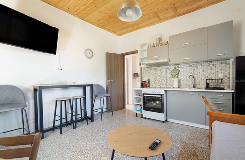 Chortata Apartment | Apartment 'Anna's House B' with Mountain View, Wi-Fi and Air Conditioning