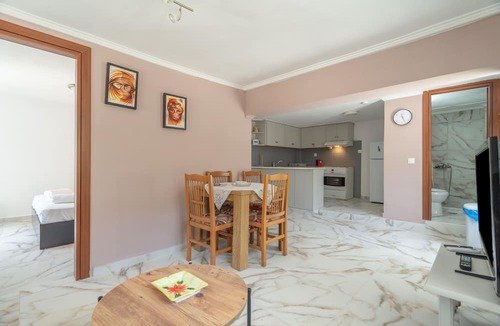 Chortata Apartment | Apartment 'Hortata Panorama Garden House' with Mountain View, Wi-Fi and Air Conditioning