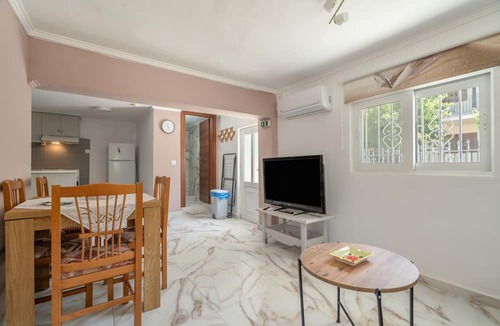 Chortata Apartment | Apartment 'Hortata Panorama Garden House' with Mountain View, Wi-Fi and Air Conditioning