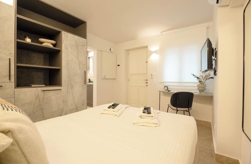 Plaka Hotel | Apt 5 ground floor studio with patio