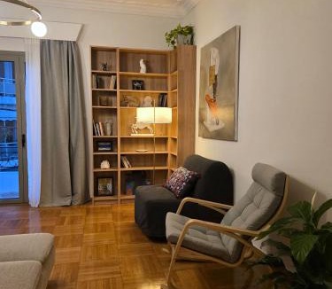 Gazi Apartment | Spacious Art Home in Gazi Near Metro 2 min