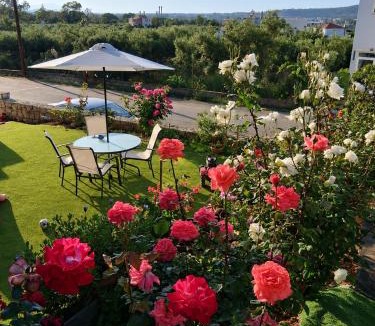 Katochori Apartment | Solena - Garden Escape with Views near Chania