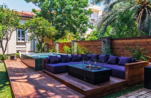 Thissio Villa | Historical Palace with Acropolis Views and Pool