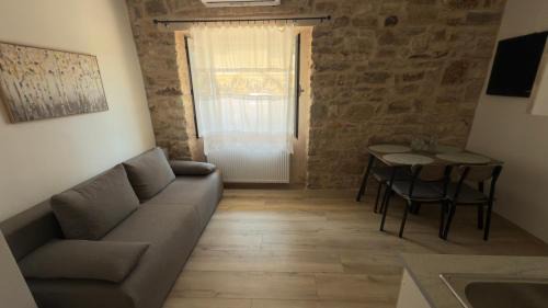 Melikia Apartment | Lithos Studio
