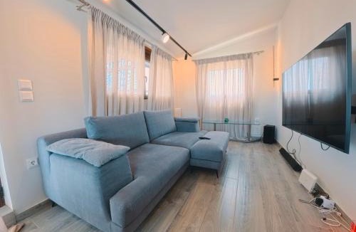 Nea Ionia Apartment | Cozy Penthouse next to Station