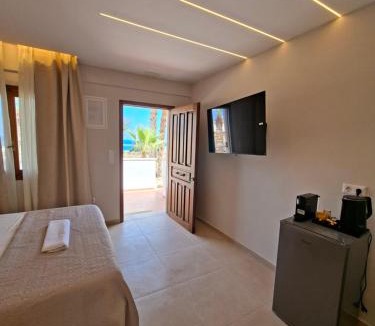 Fry Apartment | AVRA Apartments & Studios
