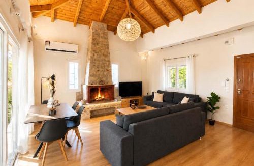 Assos-Lechaio Villa | Villa Mare Lechaio - A Beachside Hideaway