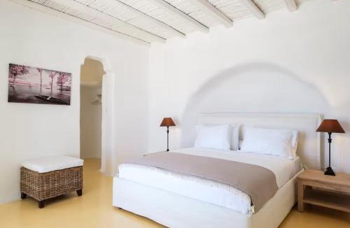Lavreotiki Villa | Vinara Cycladic Villa