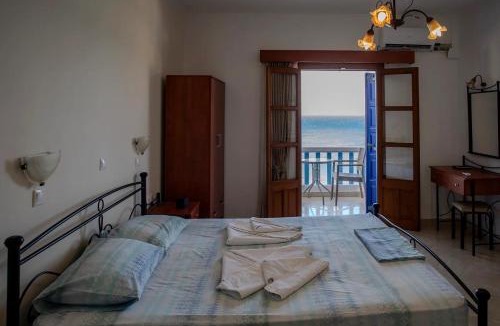 Spoa Hotel | TO VOTSALO-beach side studios & taverna