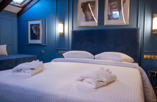 Gythio Hotel | L Suites The Writer's House