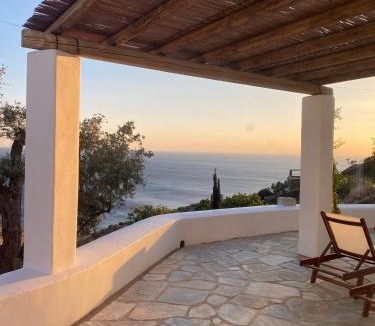 Kato Aprovatou Apartment | Villa AVRA, a serene Cycladic villa with private pool overlooking the Aegean Sea