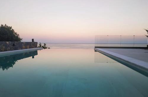 Achlia House | Ethereal Southcrete Villas