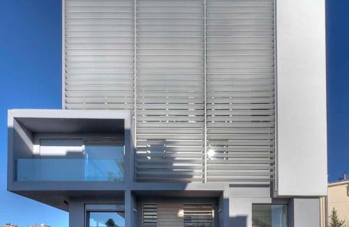Khalandrion Apartment | Budget Semi Basement by Verde Apartments