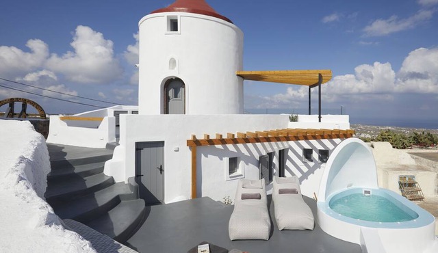 Aecon Suites in Santorini
