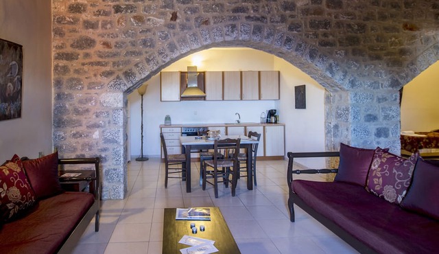 Orestis - stone built traditional apartment