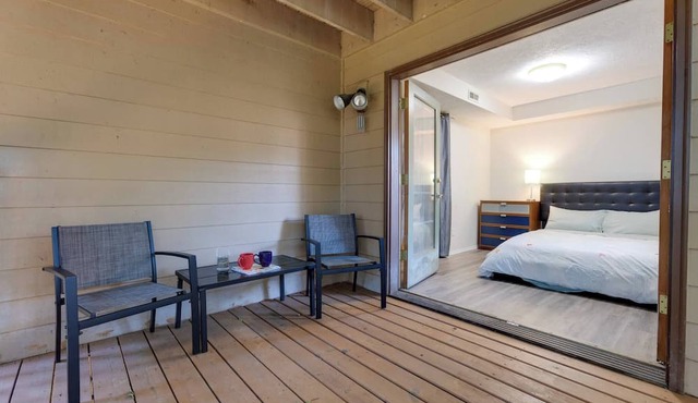Oregon Jade Lodging- Spacious 2 Bedrooms, Ev Charger, Quite By Stream in West Linn