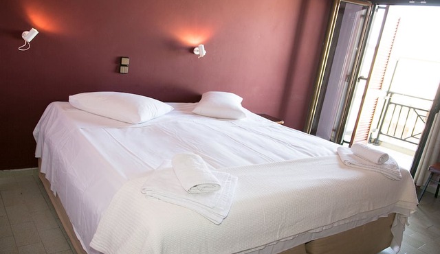 Petania Hotel & Apartments