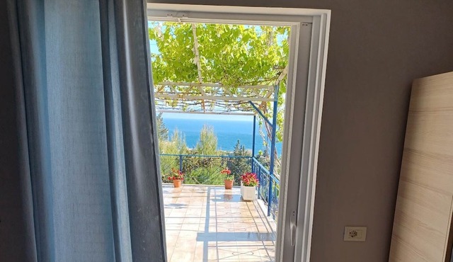 Ionian View Guest House in Himarë