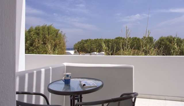 Sunrise Studios in Perissa