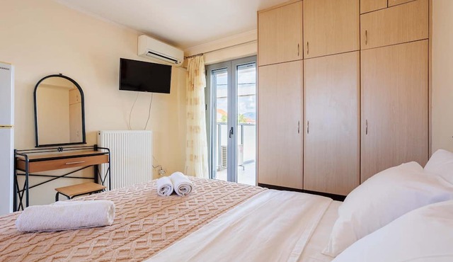 Cozy Studio w Balcony in the Center of Filiatra
