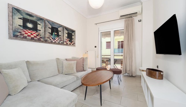Modern Apartment in Thiseio with Balcony