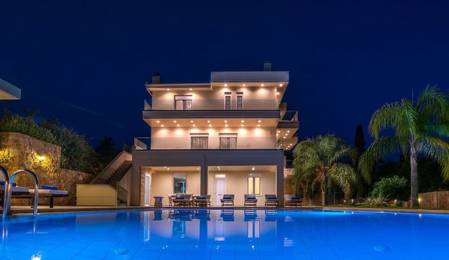 Luxury Villa Melitini
