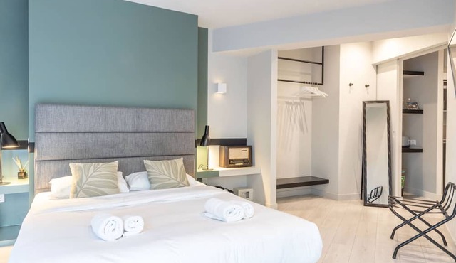 Fantastic Central Athens Suite with Rooftop Deck