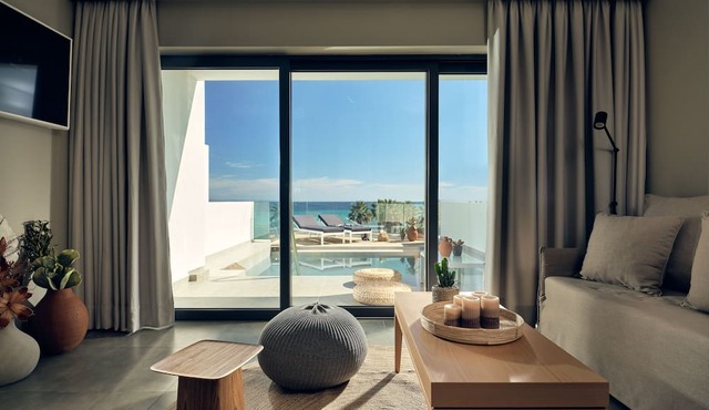 Oceanis Luxury Suites