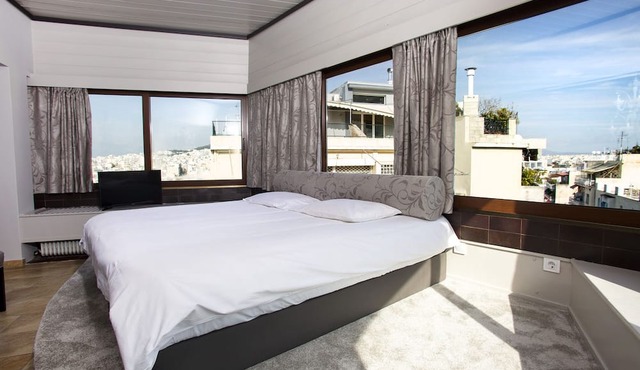 Exclusive Spacious Apartment with Expansive City Views. ST8