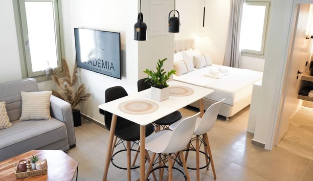 APADEMIA SKYROS