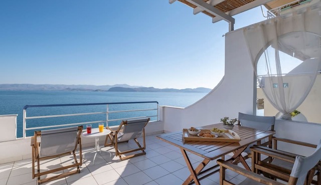 Schöne Ferienwohnung mit Meerblick in Kiveri by Interhome