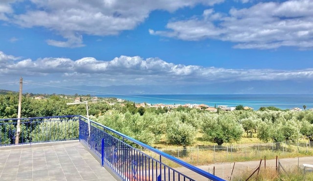Villa Blue Cocoon mit Meerblick by Interhome