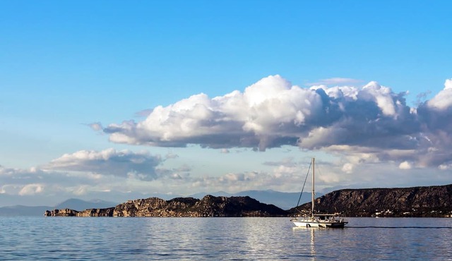 Sun-Kissed Sailing Adventure in Peloponeso