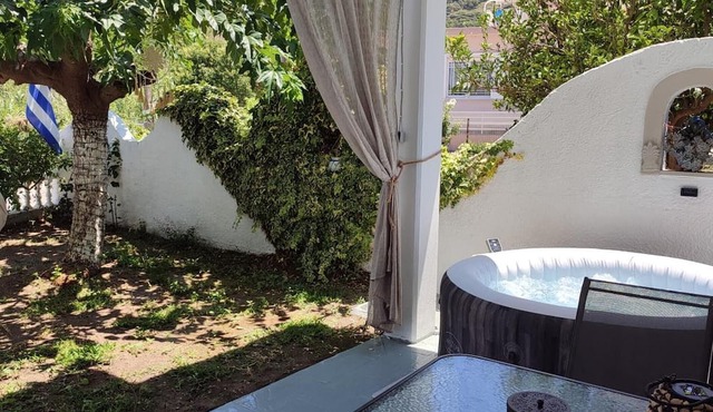 30roses Apartment with Garden and Hot Tub