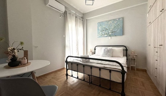 Athenian Cosy Getaway