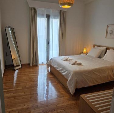 Spacious Art Apartment in Gazi 2 min Metro