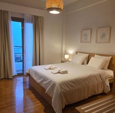 Spacious Art Home in Gazi Near Metro 2 min