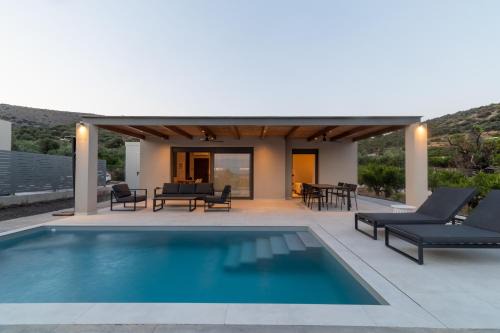 Navelina Villa II