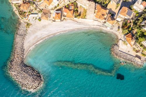 Il Gusto Rooms - Avia Seaview Retreat!