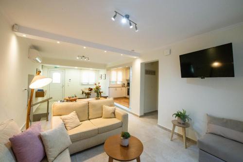 Family Villa Portes with panoramic view!